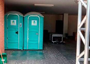 Locar banheiro químico Locar banheiro químico